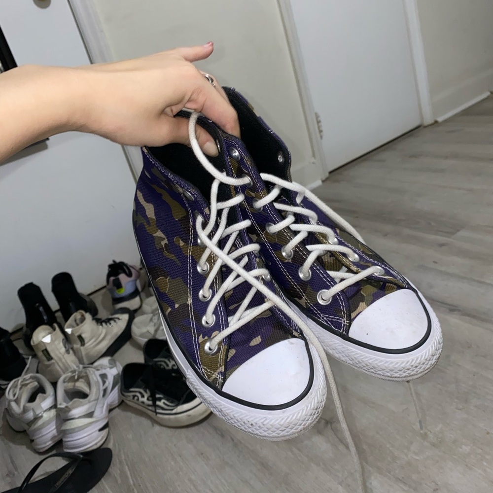 Converse All Star High Top Purple Camo Women Size 6